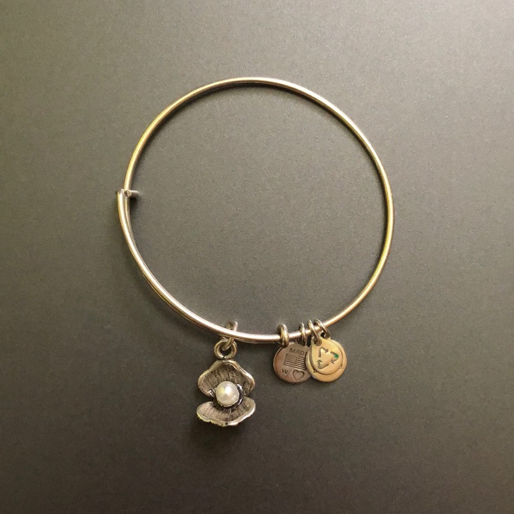 Alex and Ani clam with pearl bracelet